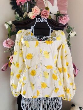 Just in from Nordstrom NWT The Lulo Project Hacienda Top in Maxi Daisy